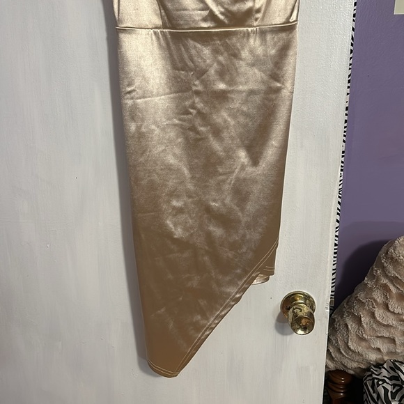 Gold off the shoulder dress - Picture 3 of 3